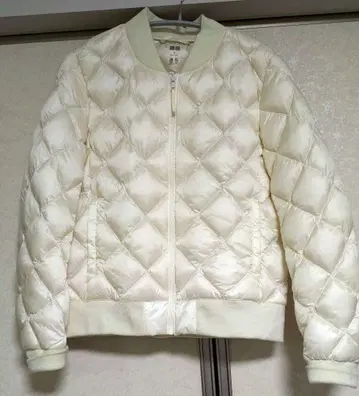 유니클로 울트라 라이트 다운 다이아몬드 퀼트 블루종 아이보리 M