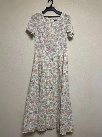 Laura Ashley 플라워 프린트 원피스 사이즈 9호