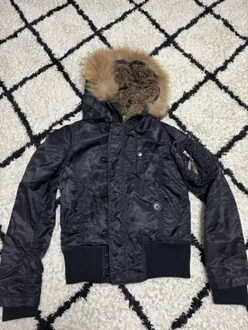 블랙 MA-1 자켓 퍼 포함