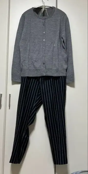 유니클로 XL 그레이 메리노울 가디건과 스트라이프 앵클 팬츠 세트