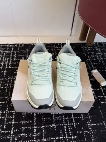 On 러닝화 민트 그린