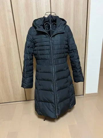 후드 부착 블랙 롱 다운 자켓