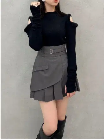 dazzlin 오픈 에코 퍼 슬리브 니트탑