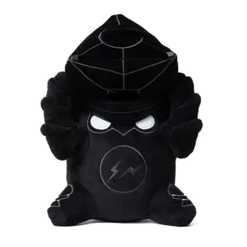 VLRNT // FRGMT WNGMN 봉제 인형