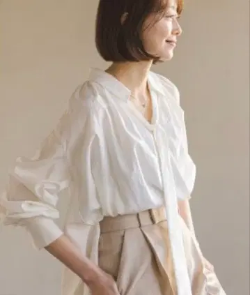 컨디션 최상 NOBLE 개더 보타이 블라우스