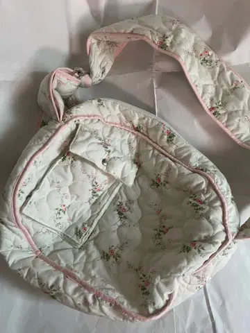 [ Tina Jojun ] 꽃무늬 퀼팅 숄더백