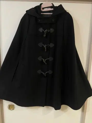 블랙 후드 부착 판초