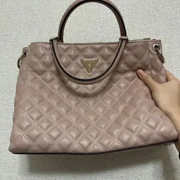 GUESS 핑크 퀼팅 숄더백