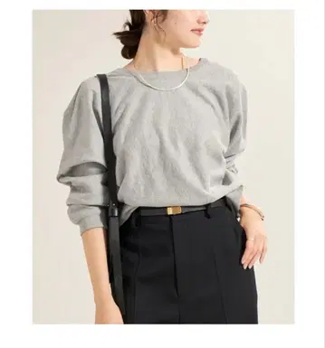 백 오픈 페미닌 맨투맨