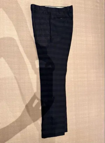 네이비 체크 무늬 슬랙스