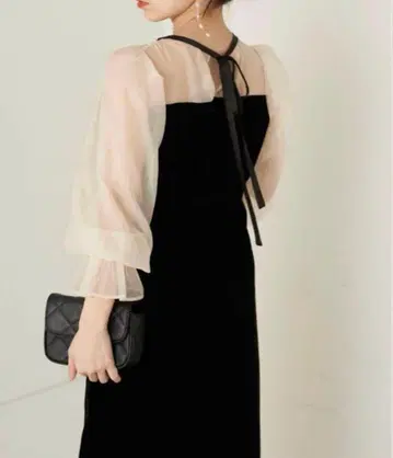 [ SALON by Chico 한정판 ] 배색 시스루 타이트 롱 드레스