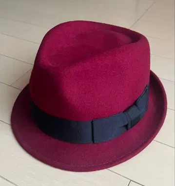 버건디 울 햇 블랙 리본