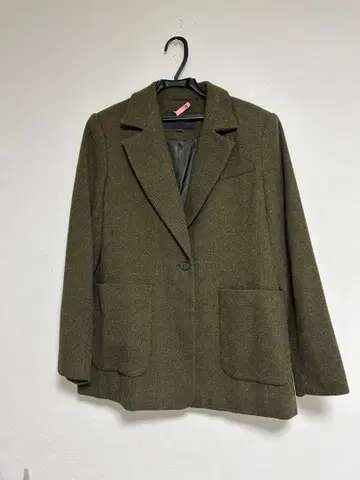 클리닝 완료 거의 미사용 바나리파 헤링본 카키 자켓