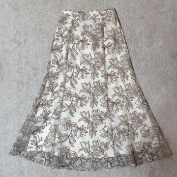 멜론 튤 자수 세미 플레어 스커트