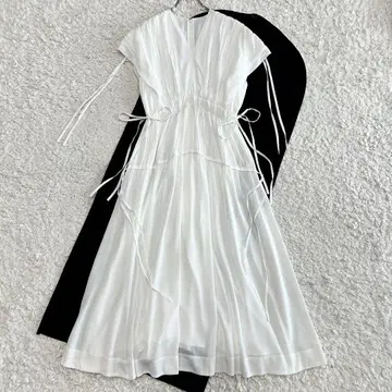 미사용급 셀프드 카슈쿨 리본 슬리브리스 원피스 38