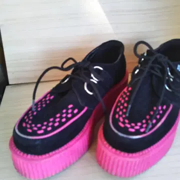 플랫폼 신발 블랙과 핑크