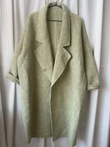 오버 사이즈 연한 녹색 롱 코트