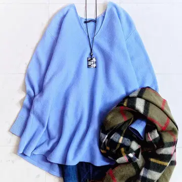 투모로우랜드 MACPHEE V넥 캐시미어 니트 풀오버 블루