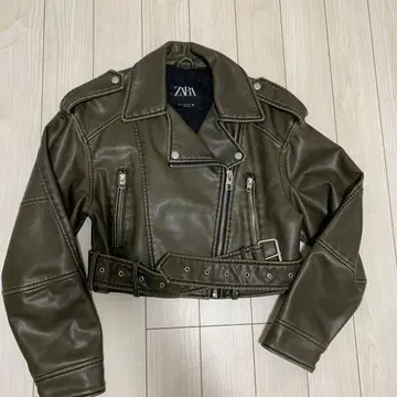 ZARA 크롭 가죽 자켓 XS 올리브 그린