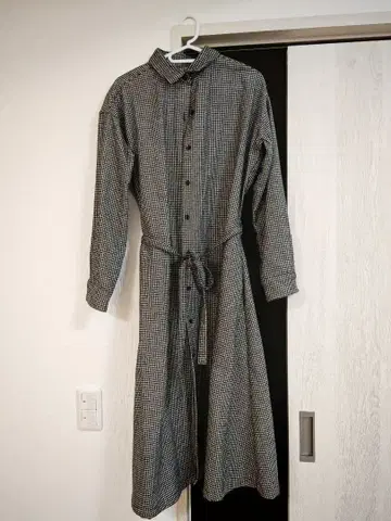 체크 무늬 롱 코트. 울 셔츠 롱 원피스 M 코트 아우터