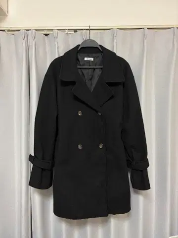 블랙 더블 브레스트 체스터 코트