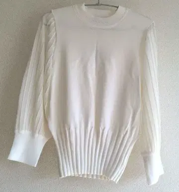 UNACA 화이트 니트 (미사용 택 포함)