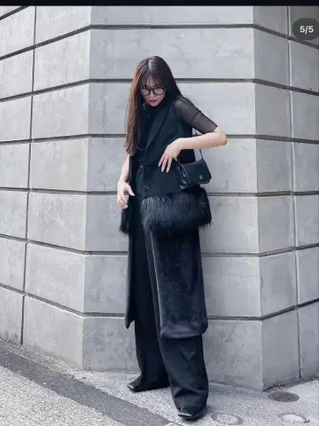 ELENORE TOKYO / 퍼 달린 블랙 베스트