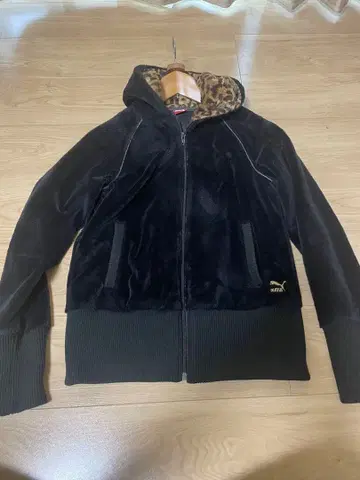 PUMA 블랙 레오파드 무늬 집업 후드티
