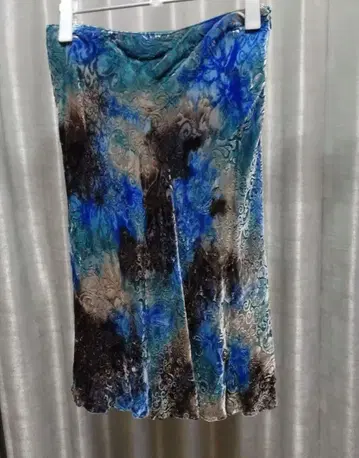 [새상품급] Corinne Sarrut (무릎 기장 플레어 스커트)