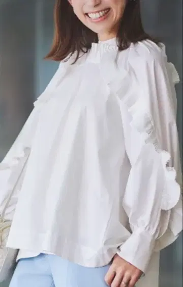 셀포드 플리츠 디테일 블라우스