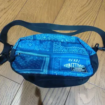 CHALLENGER 반다나 패턴 숄더백