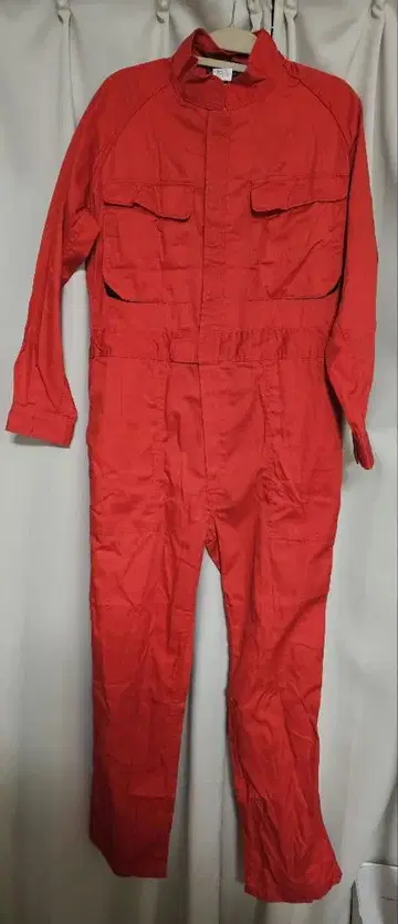 빨간색 레드 긴팔 작업복