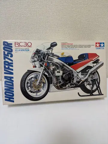 TAMIYA HONDA VFR750R RC30 1/12