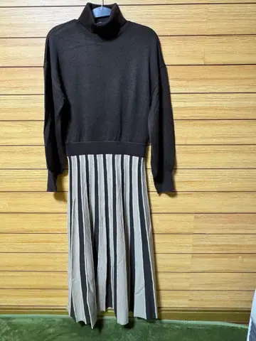 Clear F 사이즈 옅은 갈색과 짙은 갈색 스트라이프 니트 롱 원피스