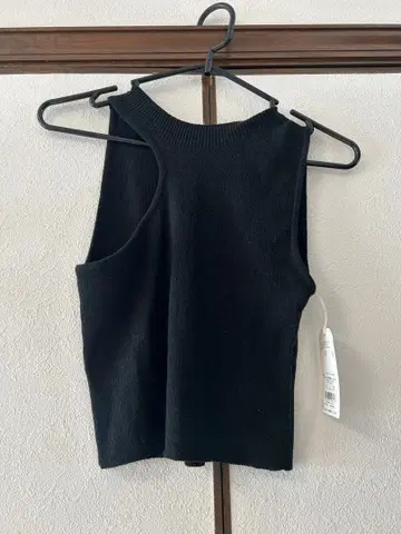 GYDA 블랙 슬리브리스 니트