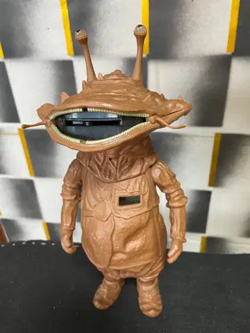 카네곤 저금통 괴수 피규어 브라운