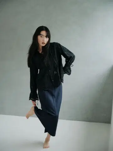 [ 완판템 ] STRATA 내로우 벨트 포켓 디자인 스커트 네이비 XS