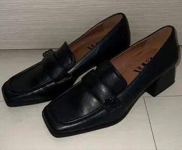 새상품 ZARA 비쥬 장식 블랙 로퍼 중간 힐 38