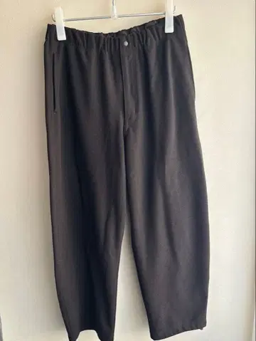 유니클로U 브러쉬드 맨투맨 와이드 팬츠 다크 브라운 M 사이즈