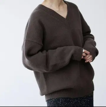 새상품급 이에나 AQUA 시리즈 V넥 스웨터 브라운
