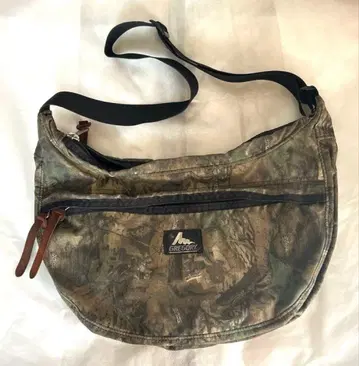 GREGORY 카모플라쥬 숄더백 사이즈 M