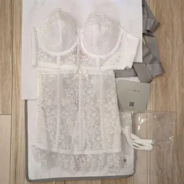 화이트 브라이덜 이너 D75