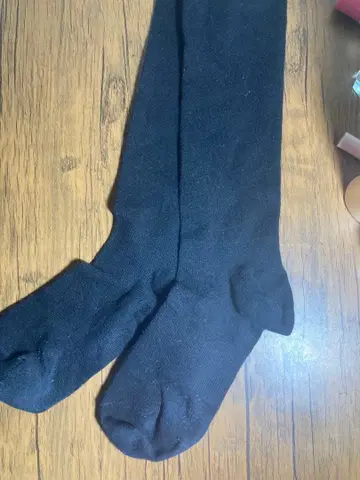 블랙 삭스 ( 발가락에 구멍 있음 )