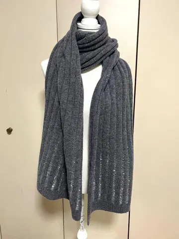 새상품급 BANANA REPUBLIC 롱 그레이 스팽글 머플러