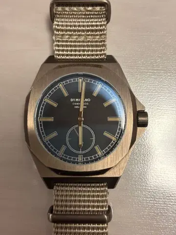 D1 MILANO COMMANDO 손목시계 새상품급입니다