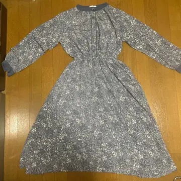 블루 계열 꽃무늬 긴팔 원피스