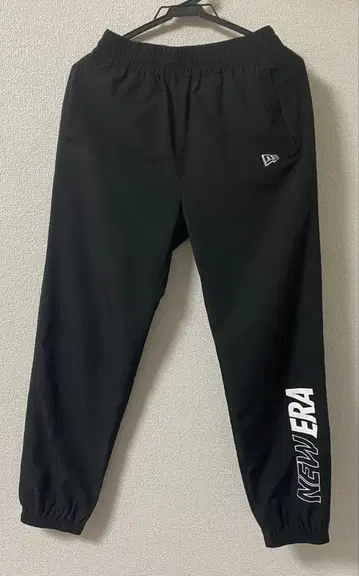 NEW ERA 블랙 조거 팬츠 S