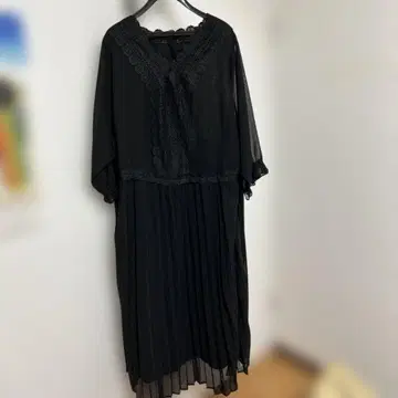 블랙 레이스 장식 긴팔 원피스