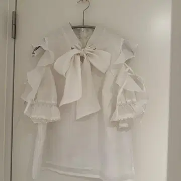 evelyn 리본 포함 프릴 소매 셔츠 프리 사이즈