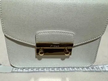 FURLA 화이트 숄더백 골드 금장 장식